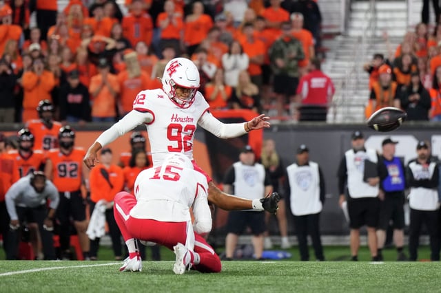 Ethan Sanchez #92 of the Houston Cougars kicks the game-winning field goal in overtime against the Oregon State Beavers at Reser Stadium on September 26, 2025 in Corvallis, Oregon.