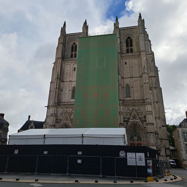 Les travaux se poursuivent sur le massif occidental de la cathédrale de Nantes, qui a rouvert le samedi 27 septembre après cinq années de travaux.