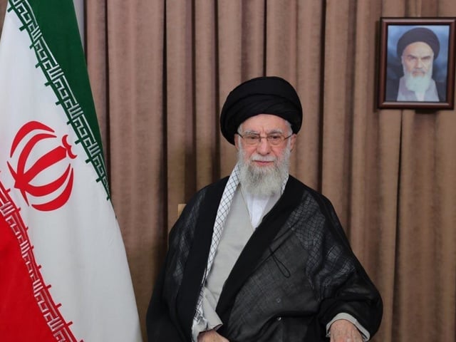 "Las Fuerzas Armadas actuarán poderosamente y crearán una situación miserable para el malvado régimen sionista", advirtió el líder de la Revolución Islámica de Irán, el ayatolá Ali Khamenei.