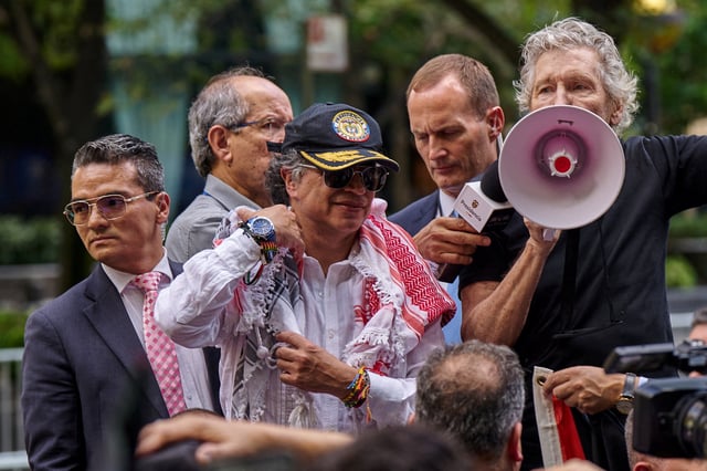 Musician Roger Waters, addresses pro-Palestinian demonstrators alongside Colombian President Gustavo Petro, at Dag Hammarskjold Plaza outside U.N. headquarters during the 80th United Nations General Assembly in New York City, U.S., September 26, 2025. REUTERS/Bing Guan