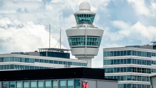 Drone-meldingen bij Schiphol, vliegverkeer 45 minuten omgeleid