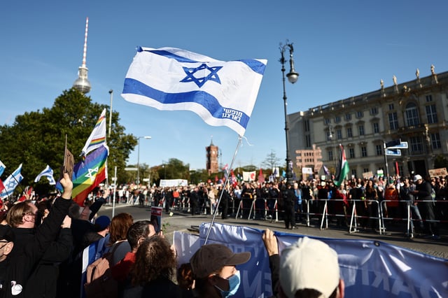 A pro-Israel counter-protest is seen beside a mass demonstration called "All Eyes on Gaza" in support of Palestinians in Berlin, Germany, Saturday, Sept. 27, 2025. (AP Photo/Christoph Soeder)