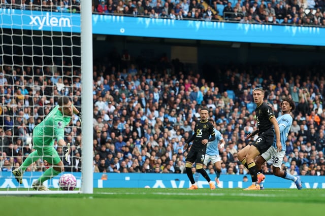 Soccer Football - Premier League - Manchester City v Burnley - Etihad Stadium, Manchester, Britain - September 27, 2025 Burnley's Maxime Esteve scores Manchester City's third with an own goal REUTERS/Hannah Mckay