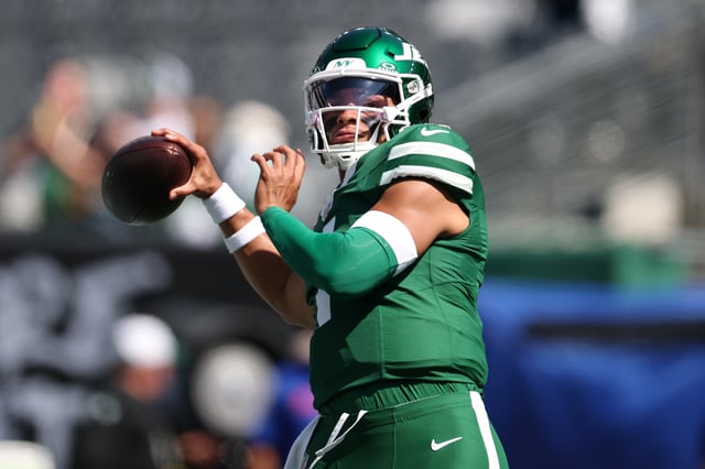 Sep 14, 2025; East Rutherford, New Jersey, USA; New York Jets quarterback Justin Fields (7) practices before the game against the Buffalo Bills at MetLife Stadium. Mandatory Credit: Vincent Carchietta-Imagn Images/File Photo