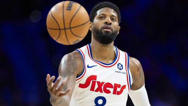 76ers forward Paul George (8) catches a ball against the Golden State Warriors during the third quarter at Wells Fargo Center