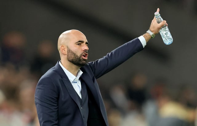 Claudio Giráldez da una indicación durante el último choque del Celta, ante el Stuttgart en Alemania (1-2).