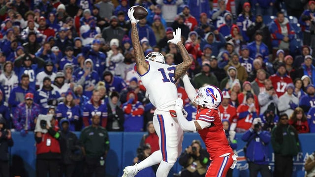New York Giants tight end Darren Waller (12) goes up over Buffalo Bills cornerback Taron Johnson (7) but can t make the catch on the last play of the game the would have won the game for New York. Instead the Bills held on to win 14-9