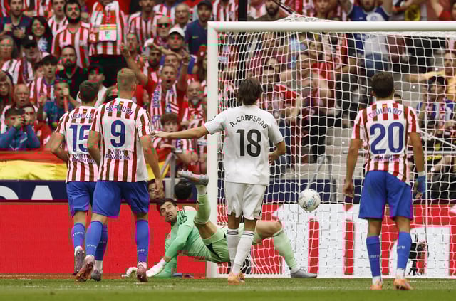 Soccer Football - LaLiga - Atletico Madrid v Real Madrid - Riyadh Air Metropolitano, Madrid, Spain - September 27, 2025 Real Madrid's Thibaut Courtois in action as Atletico Madrid's Julian Alvarez scores their fourth goal from a free kick REUTERS/Susana Vera