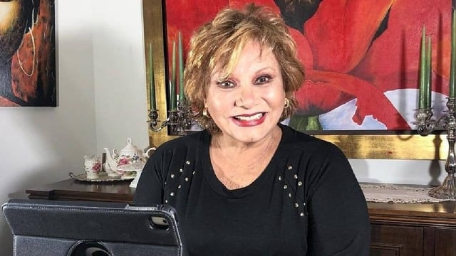 Carmen Julia Chávez Negrete de Collantes, conocida como Camucha Negrete, es una primera actriz, presentadora de televisión y locutora de radio peruana.