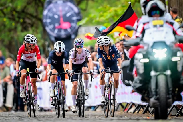 La Canadienne Magdeleine Vallières Mill (or), la Néo-Zélandaise Niamh Fisher-Black (argent), l'Allemande Antonia Niedermaier et l’Espagnole Mavi García (bronze), à Kigali, le samedi 27 septembre 2025.