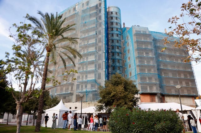 Primera piedra del edificio de Campanar