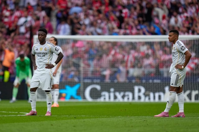Vinicius y Mbappé, durante el Atlético-Real Madrid.