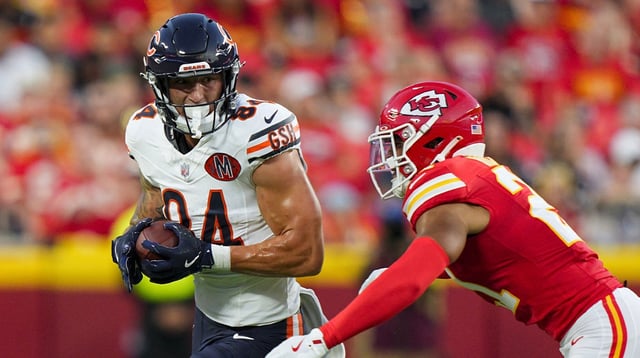 Aug 22, 2025; Kansas City, Missouri, USA; Chicago Bears tight end Colston Loveland (84) runs with the ball against Kansas City Chiefs safety Jaden Hicks (21) during the first half at GEHA Field at Arrowhead Stadium. Mandatory Credit: Jay Biggerstaff-Imagn Images