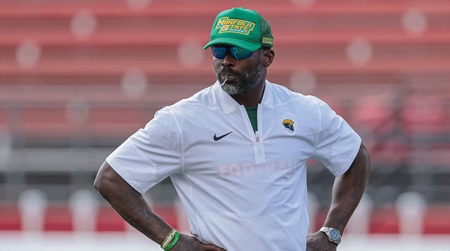 Norfolk State Spartans head coach Michael Vick looks on before the game against the Rutger

© Vincent Carchietta-Imagn Images