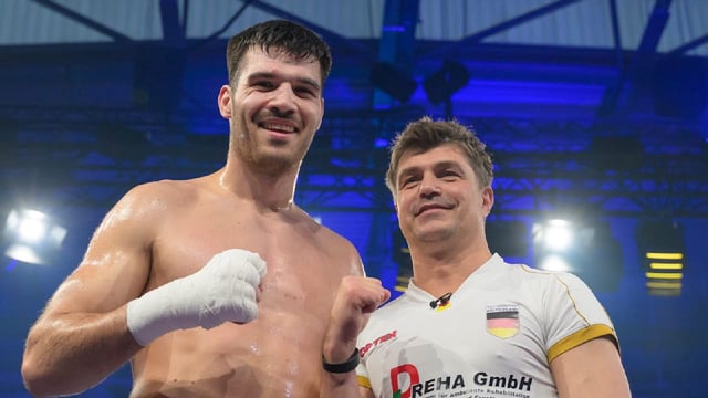 Boxer Michel Dobler gewinnt vorzeitig durch T.k.o. in der 4. Runde gegen Timo Grote.