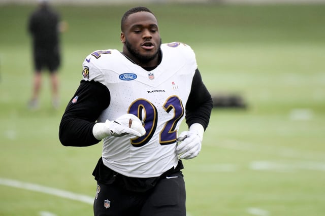 Sept 25, 2024: Baltimore Ravens DT Nnamdi Madubuike warms up during practice at the Under Armour Performance Center. (Kim Hairston/Staff)