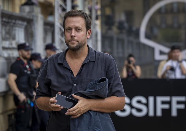 El director y guionista Joachim Lafosse a su llegada este viernes al hotel que aloja a los invitados de la 73 el Festival Internacional de Cine de San Sebastián
