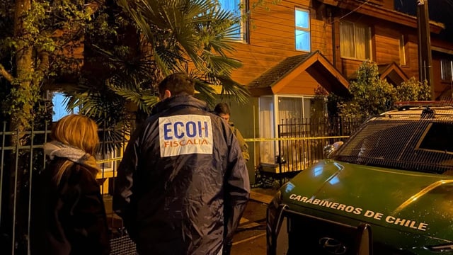 Le disparó a sus dos hijos y se dio a la fuga: uno murió y otro lucha por su vida