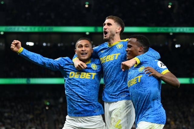 Soccer Football - Premier League - Tottenham Hotspur v Wolverhampton Wanderers - Tottenham Hotspur Stadium, London, Britain - September 27, 2025 Wolverhampton Wanderers' Santiago Bueno celebrates scoring their first goal with Joao Gomes and Jhon Arias REUTERS/Jaimi Joy