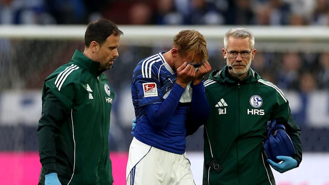 Vize-Kapitän Becker hat sich schwer am Knie verletzt und fehlt in den nächsten Spielen.