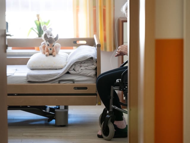 Heimplätze werden für Pflegebedürftige immer teurer. (Archivbild)