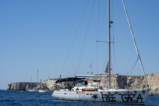 Rund zehn weitere Boote einer Gaza-Hilfsflotte mit pro-palästinensischen Aktivisten an Bord sind von Sizilien aus in See gestochen. Die Boote mit humanitären Hilfsgütern und etwa 60 Aktivisten aus 15 verschiedenen Ländern an Bord liefen am Samstag aus.