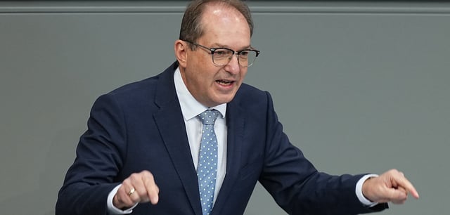 Innenminister Dobrindt möchte noch konsequenter abschieben