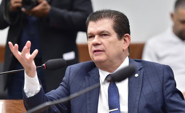 Economista e professor, Mauro Benevides Filho tem 66 anos