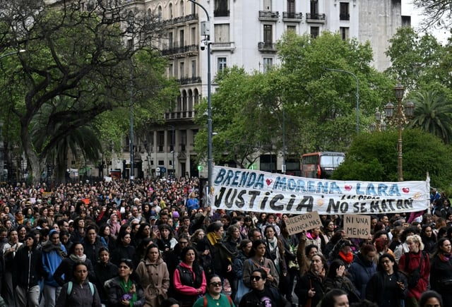 Manifestation pour la justice à Buenos Aires après un triple féminicide sordide, le 27 septembre 2025