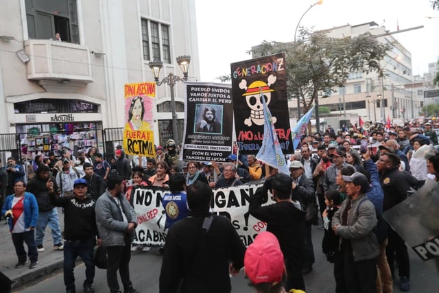 Manifestantes llegaron hasta el frontis del Congreso y no se reportaron enfrentamientos con la PNP. Foto: Jesús Saucedo /@photo.gec