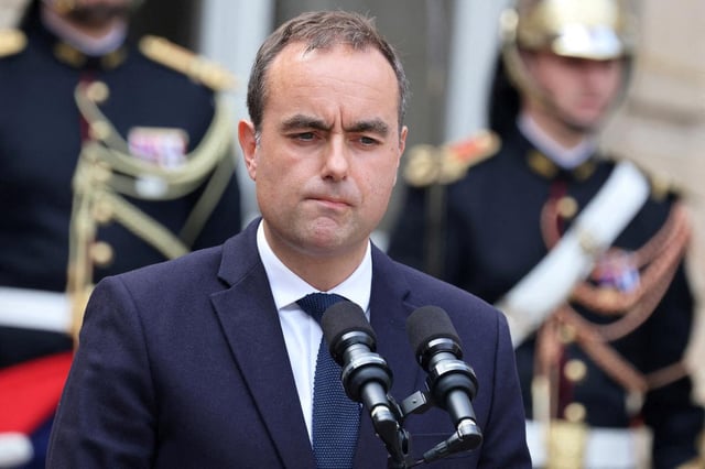 Le Premier ministre Sébastien Lecornu à la fin de la cérémonie de passation de pouvoir à l’Hôtel Matignon à Paris le 10 septembre 2025.