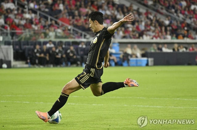 Son Heung-min of Los Angeles Football Club takes a shot against St. Louis City SC during the clubs' Major League Soccer regular-season match at Energizer Park in St. Louis on Sept. 27, 2025, in this Imagn Images photo via Reuters. (Yonhap)