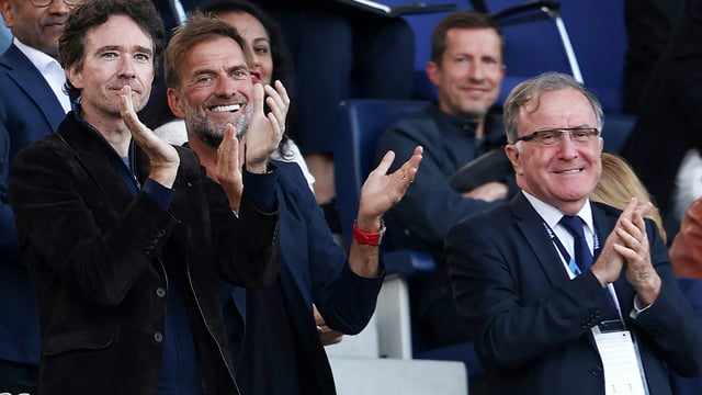 Tribünengast: Jürgen Klopp (M.), hier im Mai in Paris