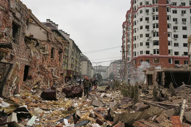 Daños en edificios residenciales de Kiev, tras el ataque de Rusia.