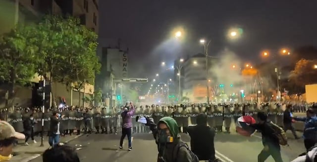 Jóvenes de la denominada "Generación Z" se enfrentaron a la policía. (Foto: CAPTURA DE PANTALLA)
