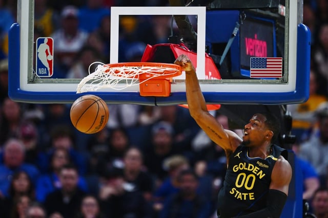 Golden State Warriors’ Jonathan Kuminga (00) dunks the ball against the Cleveland Cavaliers in the second quarter of their NBA game at Chase Center in San Francisco, Calif., on Monday, Dec. 30, 2024. (Jose Carlos Fajardo/Bay Area News Group)
