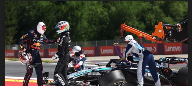 kimi Antonelli crashes into Max Verstappen