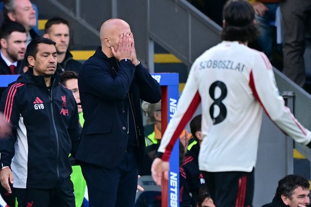 Liverpool-Trainer Arne Slot konnte nicht fassen, dass seine Mannschaft in der siebten Minute der Nachspielzeit den entscheidenden Treffer gegen Crystal Palace kassierte.