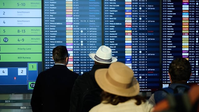 Am BER herrscht weiter Chaos nach Cyberangriff, Normalbetrieb ist nicht absehbar.