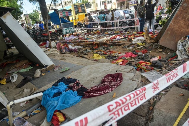 La escena de un accidente de estampida mortal en Karur, Tamil Nadu, India, el 28 de septiembre de 2025. (Foto de EFE/EPA/RAGUL KRISHNAN)