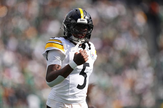 EAST RUTHERFORD, NEW JERSEY - SEPTEMBER 7: Jalen Ramsey #5 of the Pittsburgh Steelers looks on against the New York Jets in the game at MetLife Stadium on September 7, 2025 in East Rutherford, New Jersey. (Photo by Mitchell Leff/Getty Images)