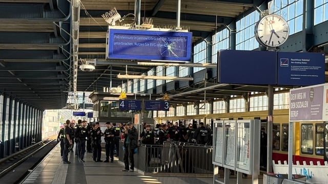 Berlin – Großeinsatz der Polizei vor dem Bundesliga-Duell des 1. FC Union Berlin gegen ...