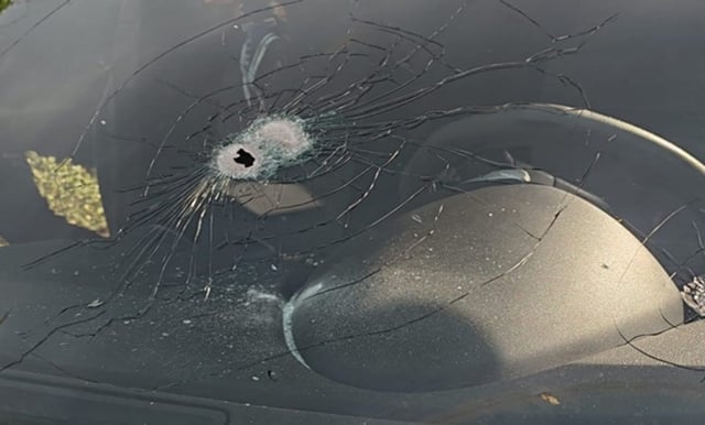 Balean automóvil de productora de maguey en Coahuayana