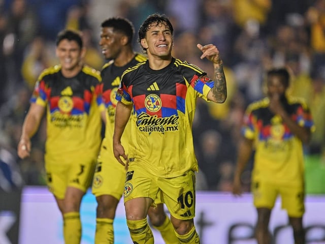 Alejandro Zendejas sirvió el tercero de los cuatro goles de su equipo sobre los Pumas (Mexsport)