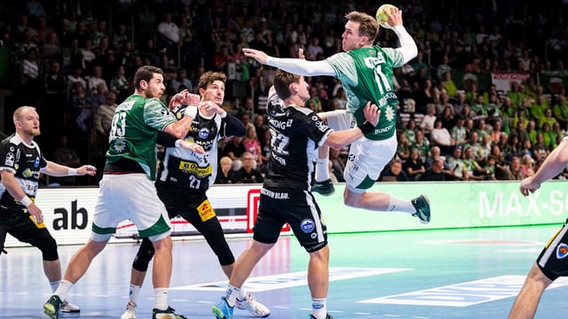 Die Füchse Berlin besiegen Eisenach und bleiben nach Chaos-Wochen in der Handball-Bundesliga auf Sieg-Kurs.