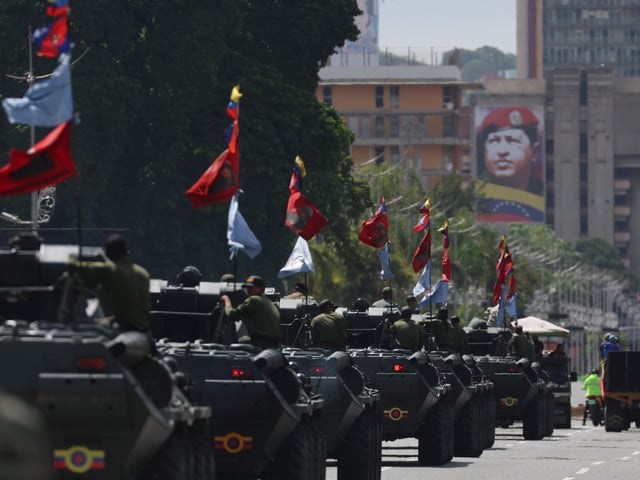 Integrantes de la Fuerza Armada Nacional Bolivariana (FANB) participan en un ejercicio militar, en Caracas (Venezuela). Foto EFE