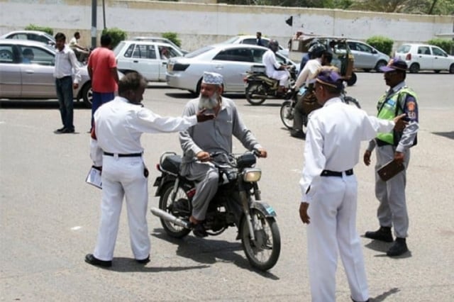 Karachi Traffic police give warning to citizen, beware of fake fine messages