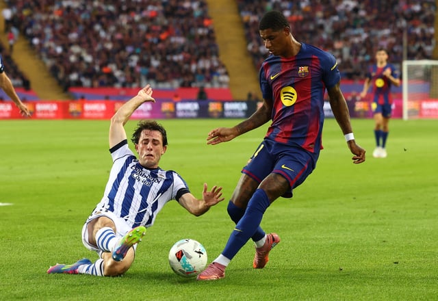 Soccer Football - LaLiga - FC Barcelona v Real Sociedad - Estadi Olimpic Lluis Companys, Barcelona, Spain - September 28, 2025 FC Barcelona's Marcus Rashford in action with Real Sociedad's Alvaro Odriozola REUTERS/Albert Gea