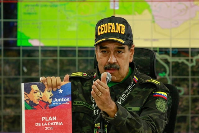 El líder chavista, Nicolás Maduro, hablando durante el vigésimo aniversario del Comando Estratégico Operacional de la Fuerza Armada Nacional Bolivariana (Ceofanb), en Caracas, Venezuela, el 26 de septiembre de 2025. (Foto de Palacio de Miraflores / EFE)