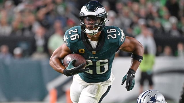 Sep 4, 2025; Philadelphia, Pennsylvania, USA; Philadelphia Eagles running back Saquon Barkley (26) runs past Dallas Cowboys cornerback DaRon Bland (26) at Lincoln Financial Field. Mandatory Credit: Eric Hartline-Imagn Images